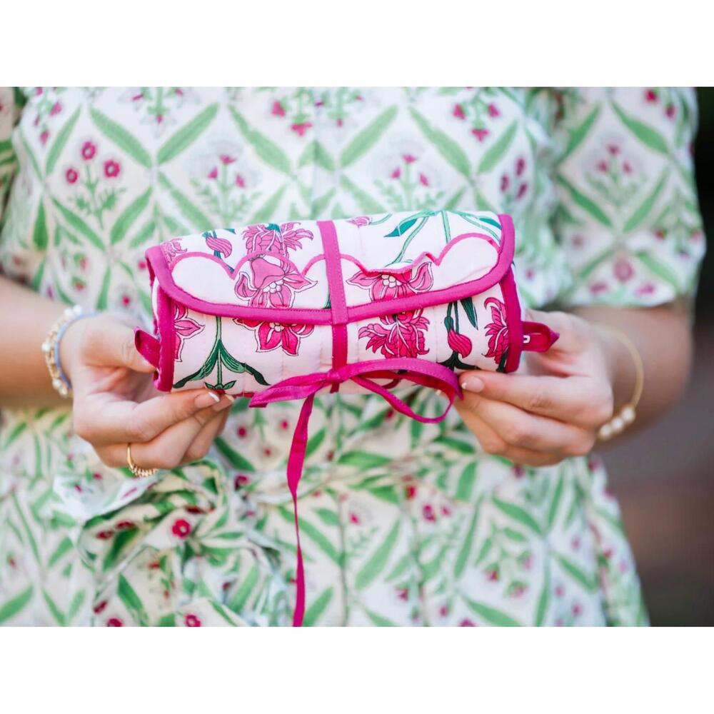 NEW HEART OF GRACE women's jewelry roll bag in rose d' iris